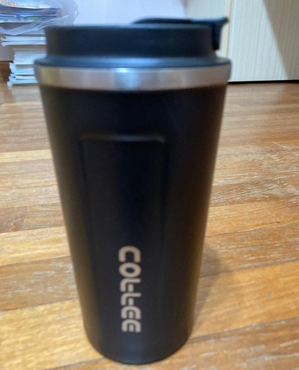 Vacuum flag container