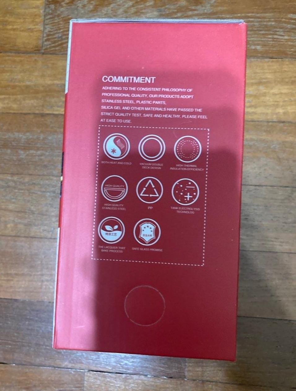 Vacuum flag container