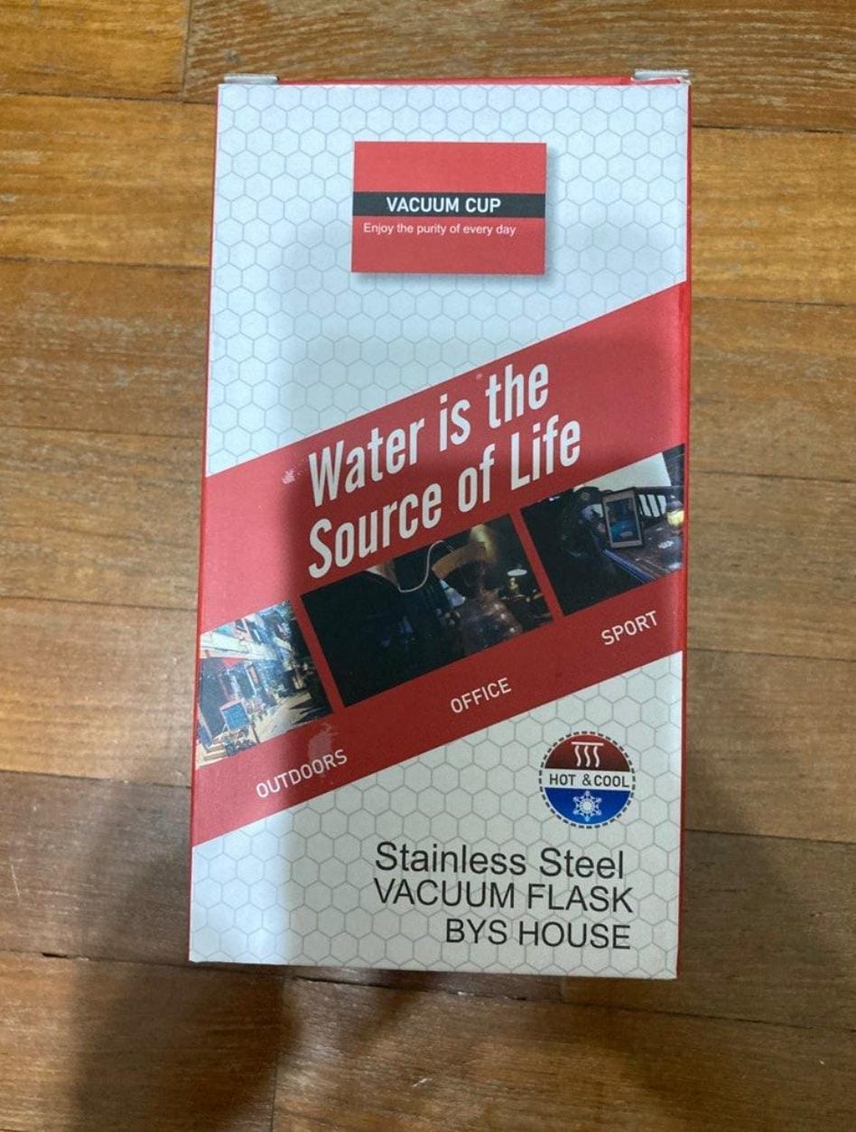 Vacuum flag container