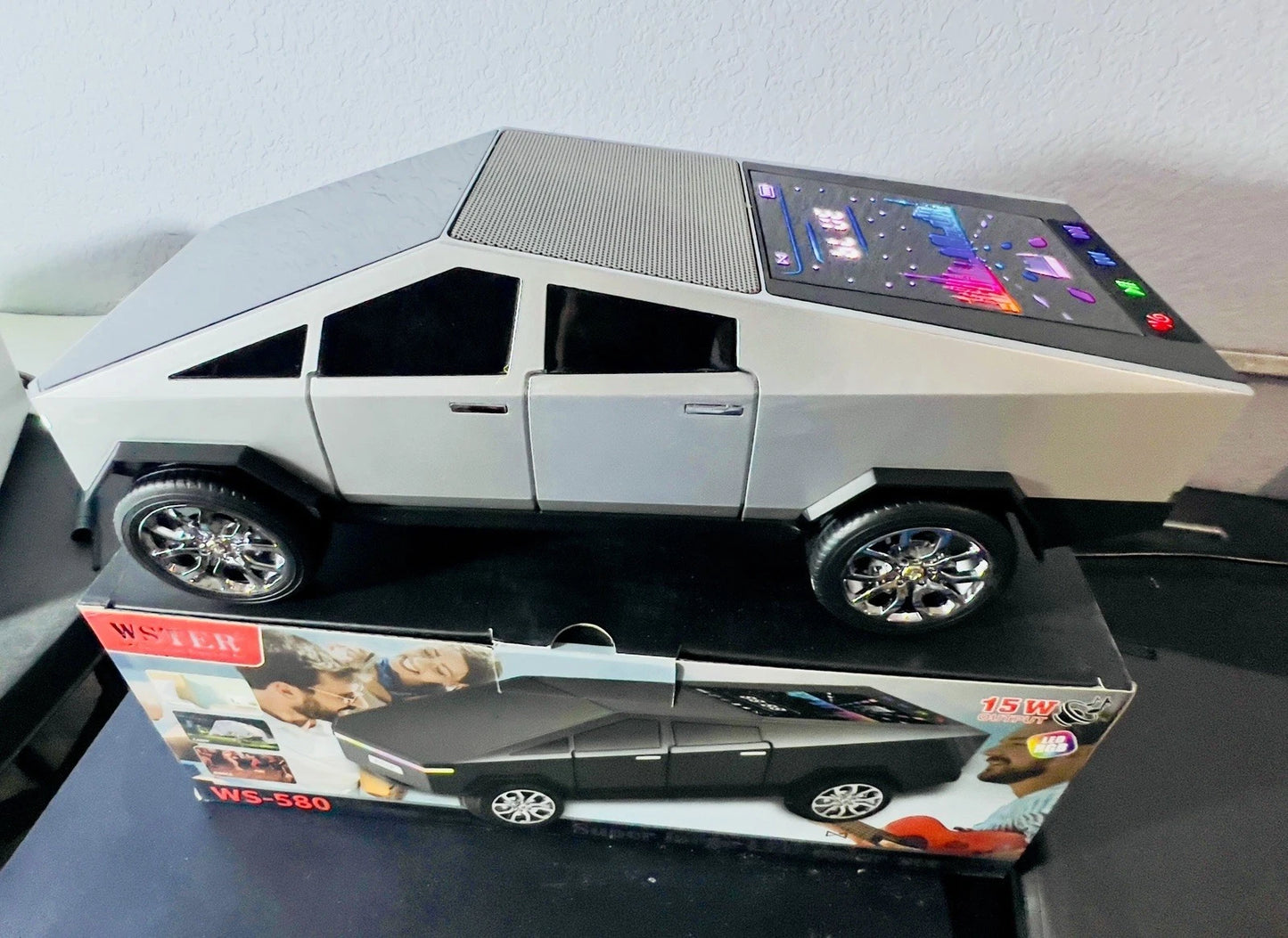 WS-580 Portable Car-Shaped Rechargeable Bluetooth Speaker